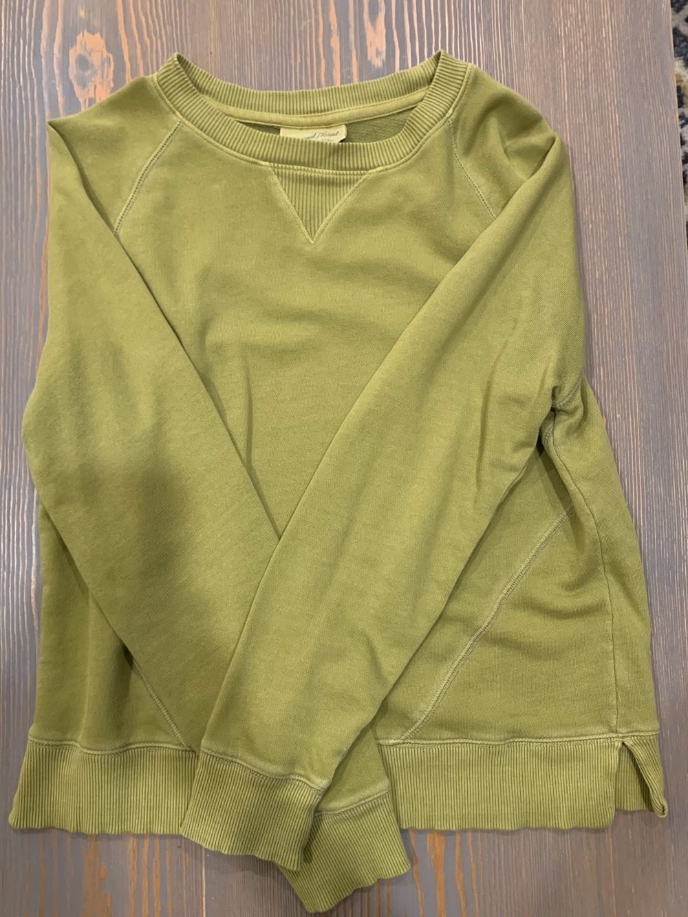 Women’s Universal Thread Olive Green Crewneck Sweatshirt